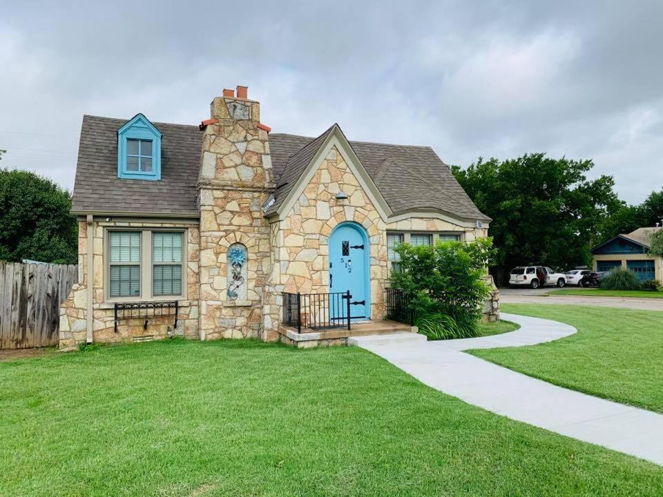1 Mile To Fort Sill! The Carolebelle Cottage Sleeps 8 With Hottub,Grills,Firepit ลอว์ตัน ภายนอก รูปภาพ
