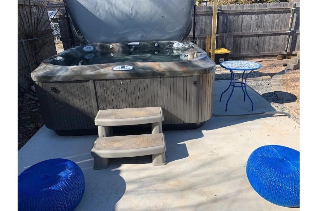 1 Mile To Fort Sill! The Carolebelle Cottage Sleeps 8 With Hottub,Grills,Firepit ลอว์ตัน ภายนอก รูปภาพ