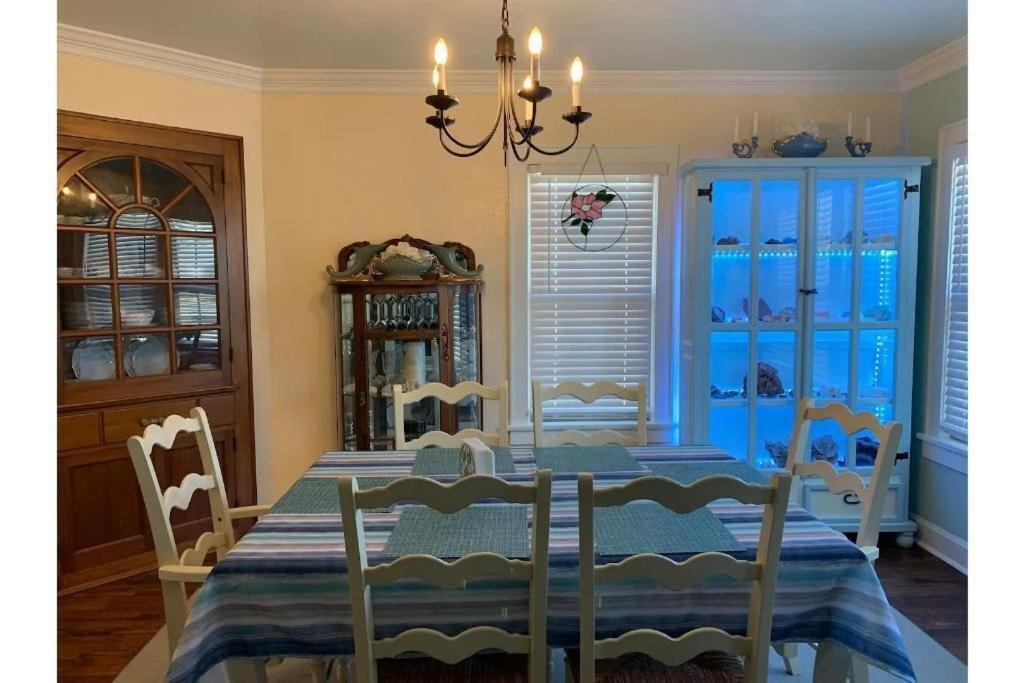 1 Mile To Fort Sill! The Carolebelle Cottage Sleeps 8 With Hottub,Grills,Firepit ลอว์ตัน ภายนอก รูปภาพ