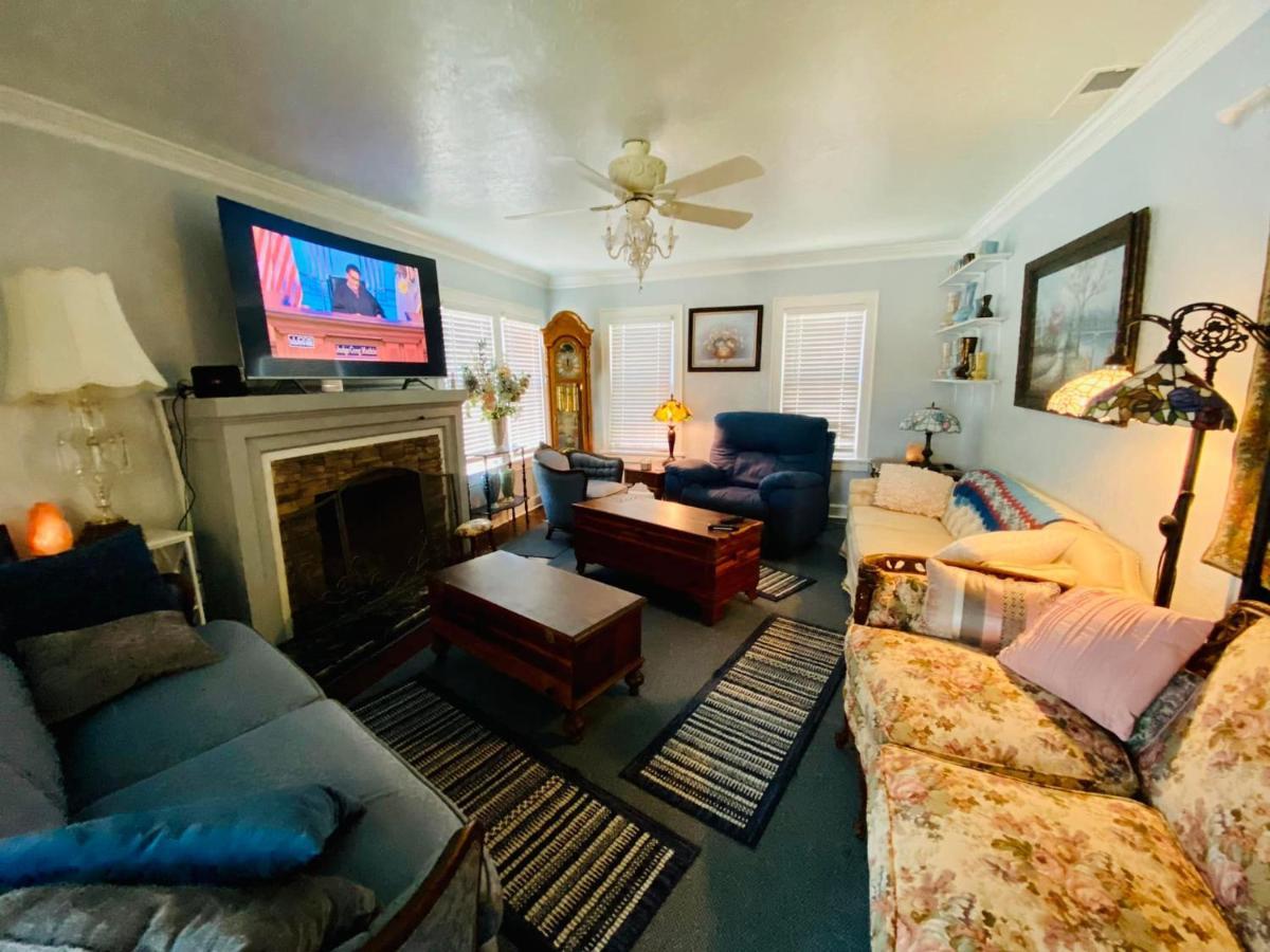 1 Mile To Fort Sill! The Carolebelle Cottage Sleeps 8 With Hottub,Grills,Firepit ลอว์ตัน ภายนอก รูปภาพ