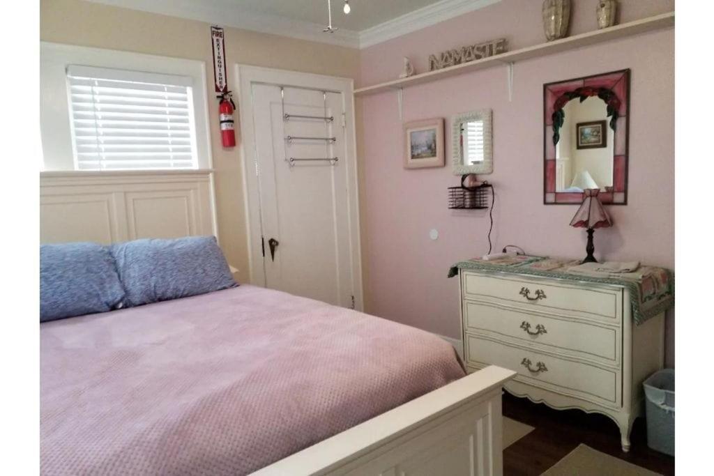 1 Mile To Fort Sill! The Carolebelle Cottage Sleeps 8 With Hottub,Grills,Firepit ลอว์ตัน ภายนอก รูปภาพ