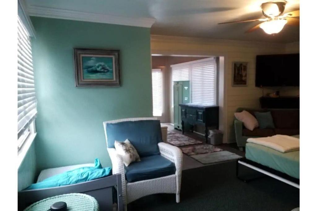 1 Mile To Fort Sill! The Carolebelle Cottage Sleeps 8 With Hottub,Grills,Firepit ลอว์ตัน ภายนอก รูปภาพ
