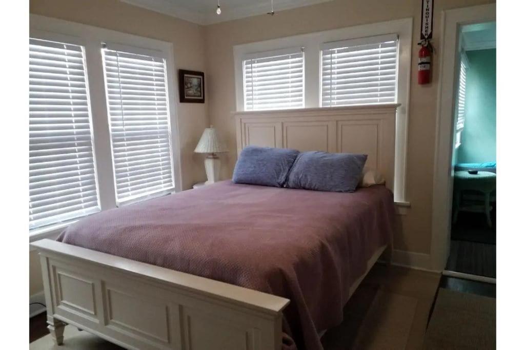 1 Mile To Fort Sill! The Carolebelle Cottage Sleeps 8 With Hottub,Grills,Firepit ลอว์ตัน ภายนอก รูปภาพ