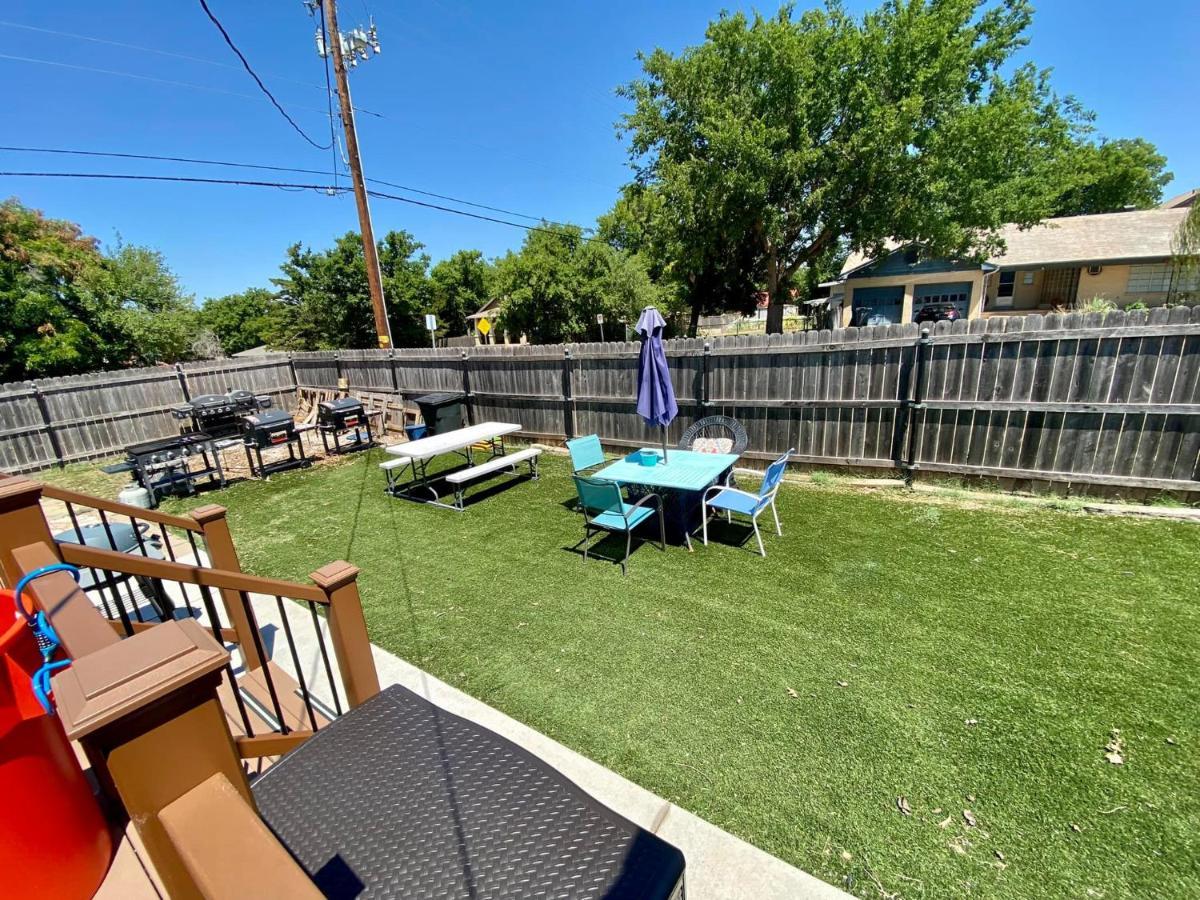 1 Mile To Fort Sill! The Carolebelle Cottage Sleeps 8 With Hottub,Grills,Firepit ลอว์ตัน ภายนอก รูปภาพ