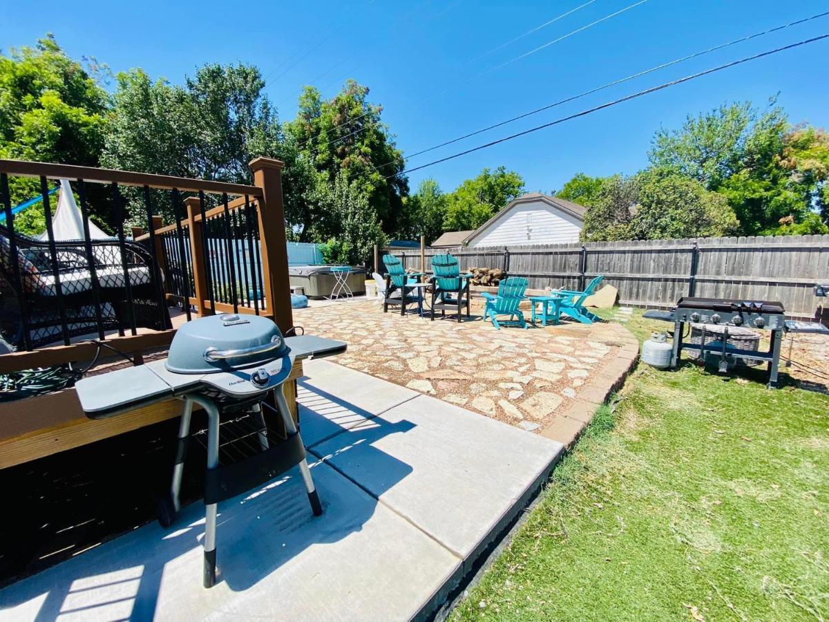 1 Mile To Fort Sill! The Carolebelle Cottage Sleeps 8 With Hottub,Grills,Firepit ลอว์ตัน ภายนอก รูปภาพ